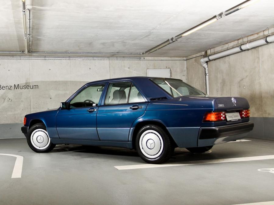  Mercedes-Benz 190 E 1988 года  (фото 6 из 11)